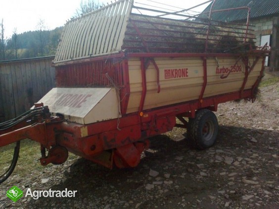 Przyczepa samozbierająca